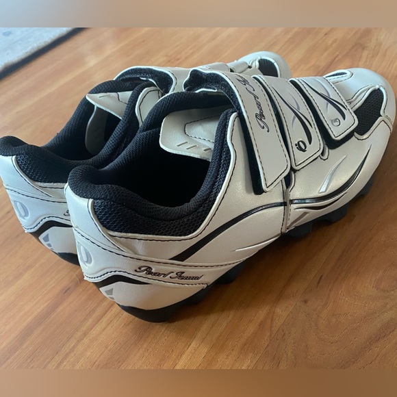 Pearl Izumi Clip in Bike Shoes - Picture 2 of 5